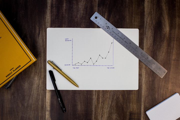 NOTRE SÉRIE « LES MÉTIERS QUI ONT LE VENT EN POUPE » : Le métier du ou de la Data Scientist