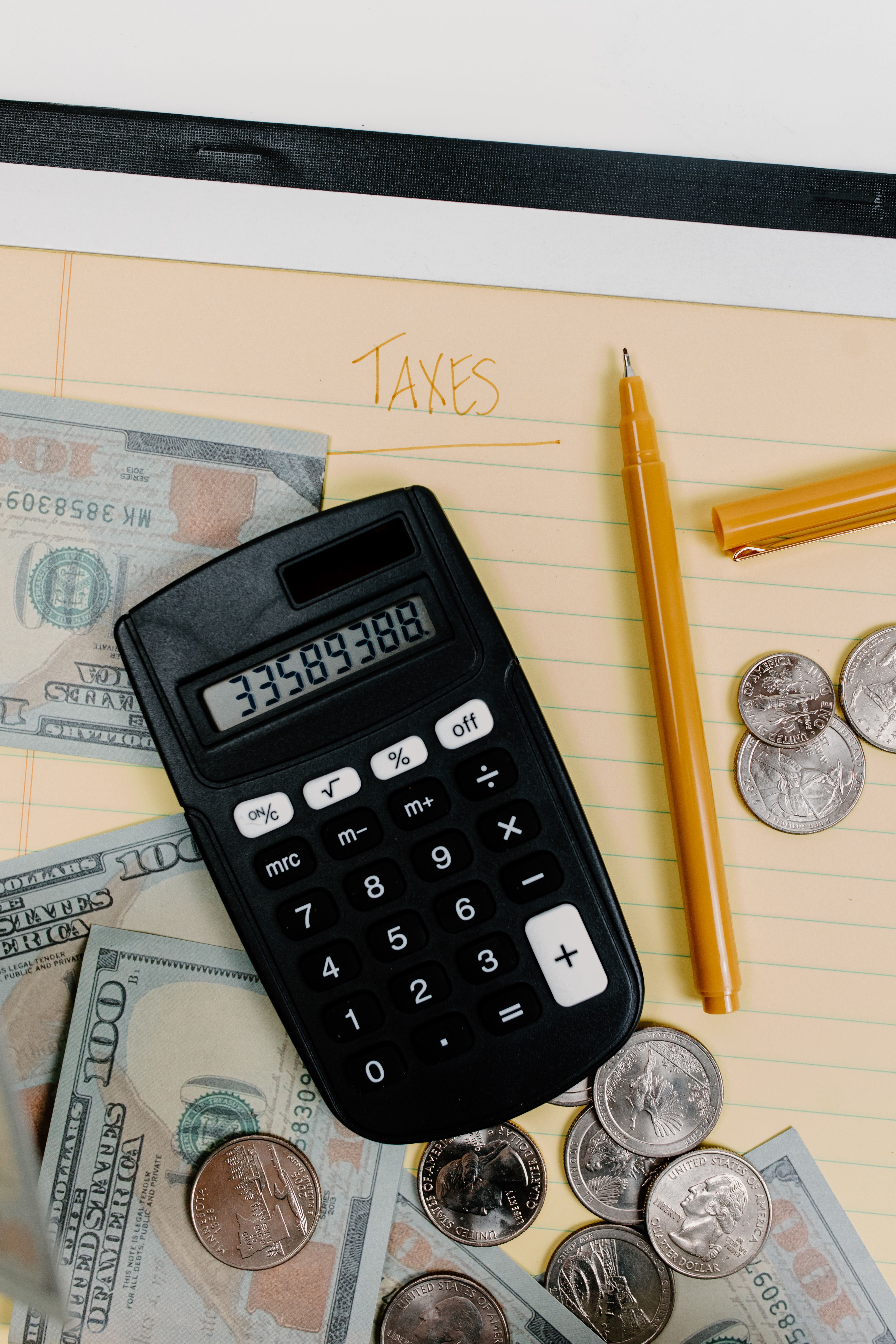 Calculatrice et documents fiscaux