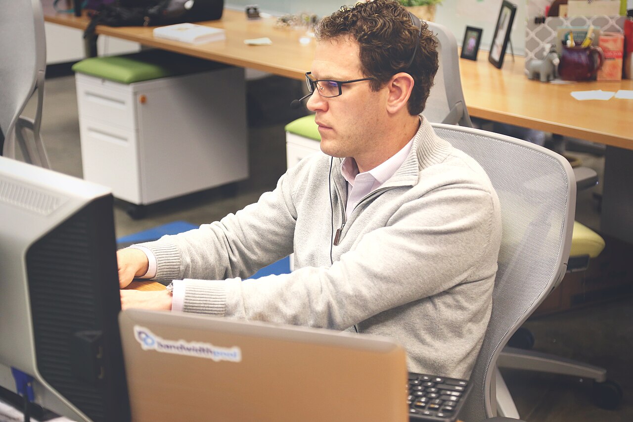 Portage salarial ou intérim : quelles différences pour le salarié en France ?