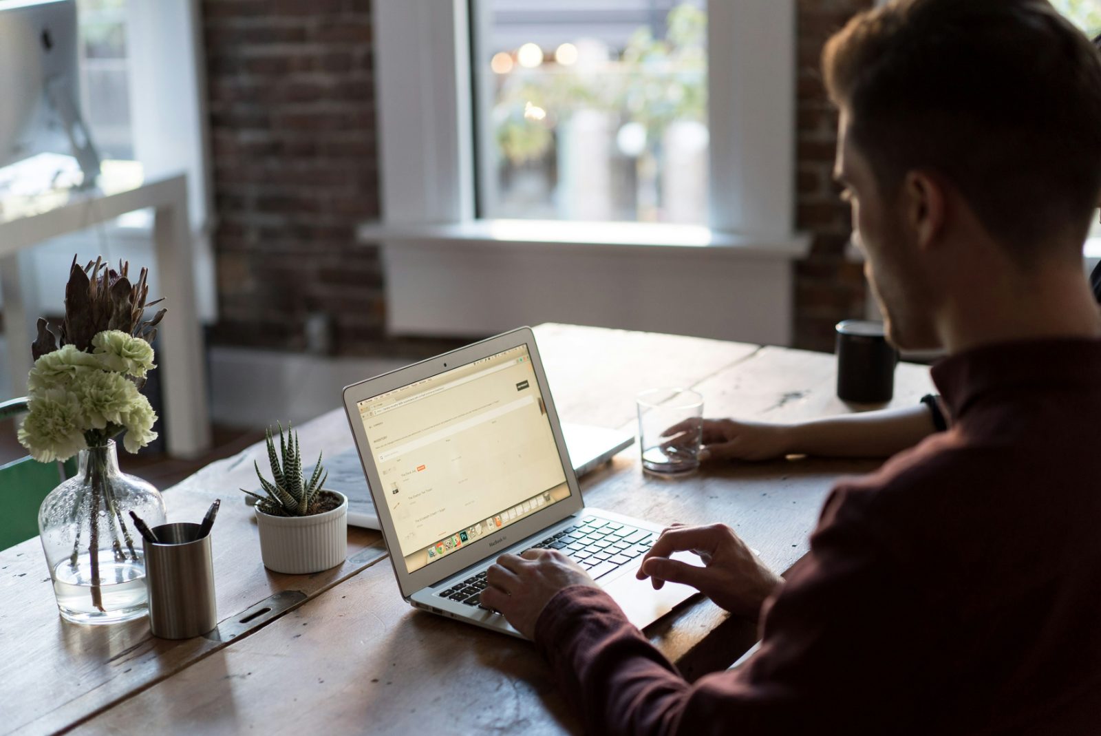 Position yourself as an expert not just a freelancer