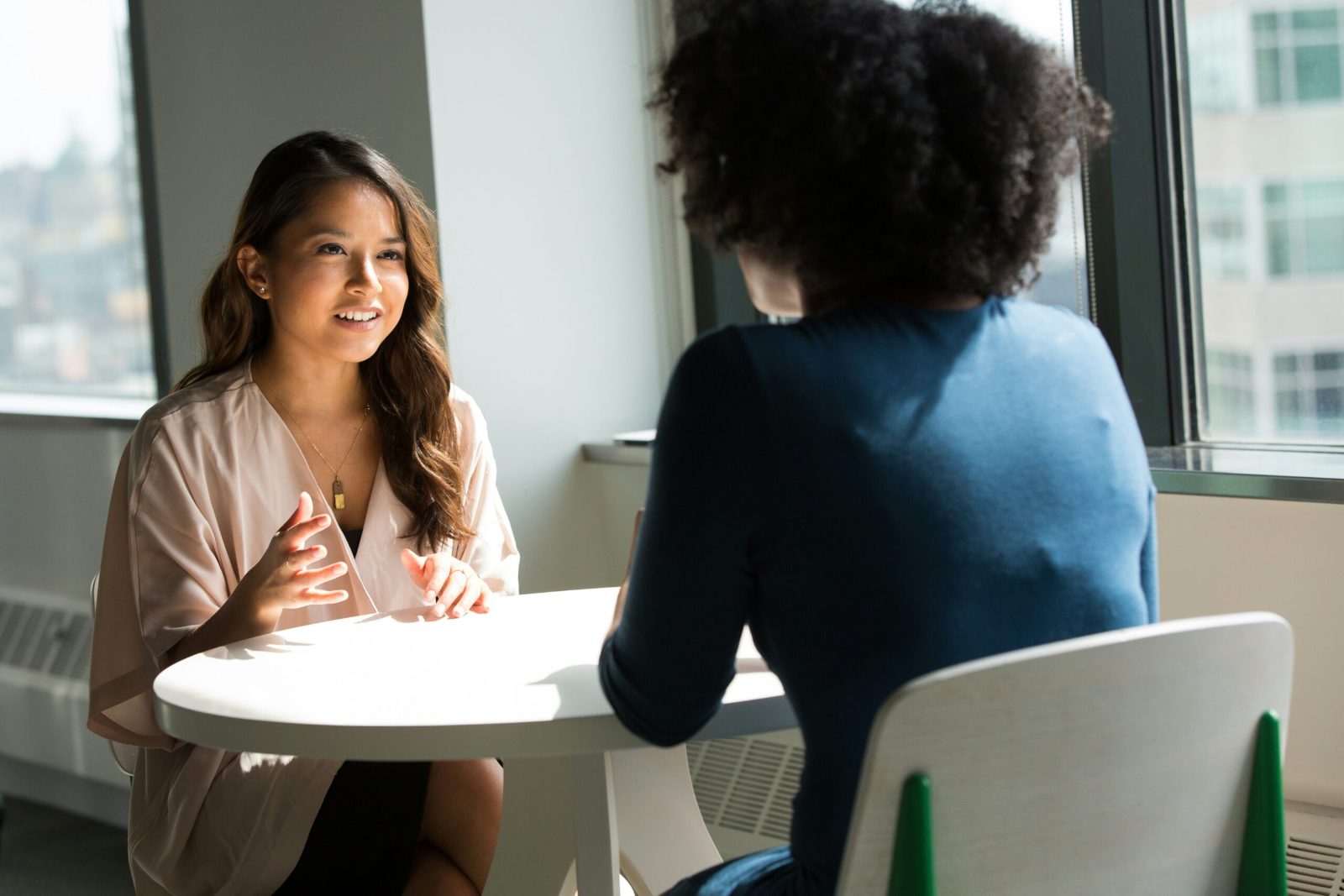 Expert Skalis en portage salarial accompagnant un consultant sur l’optimisation de son revenu